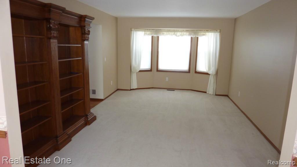 46079 Hanford Road Canton, MI 48187 - Photo 2 of 15