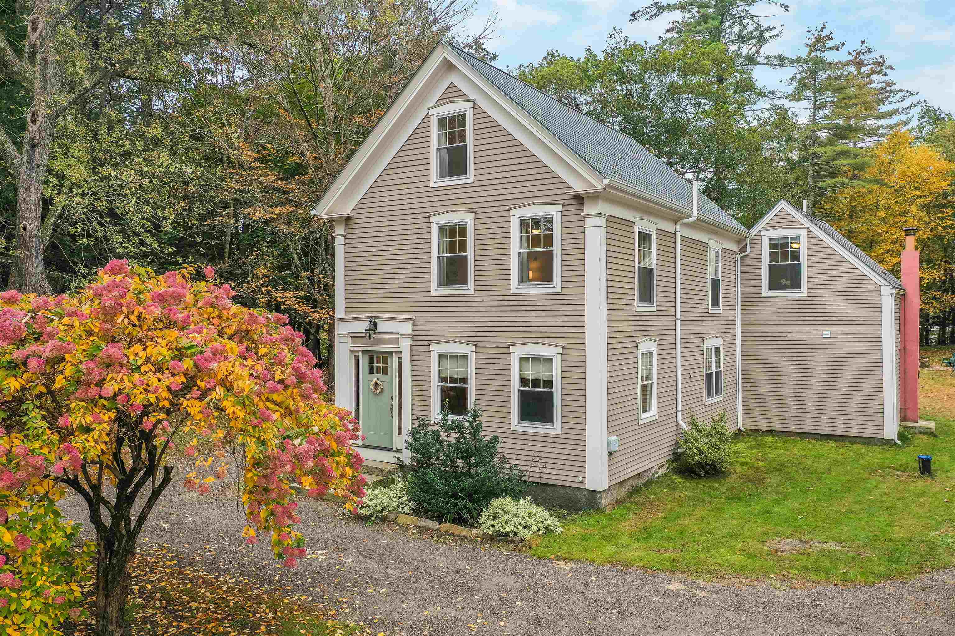 8 Friend Street Epping, NH 03042 - Photo 2 of 40