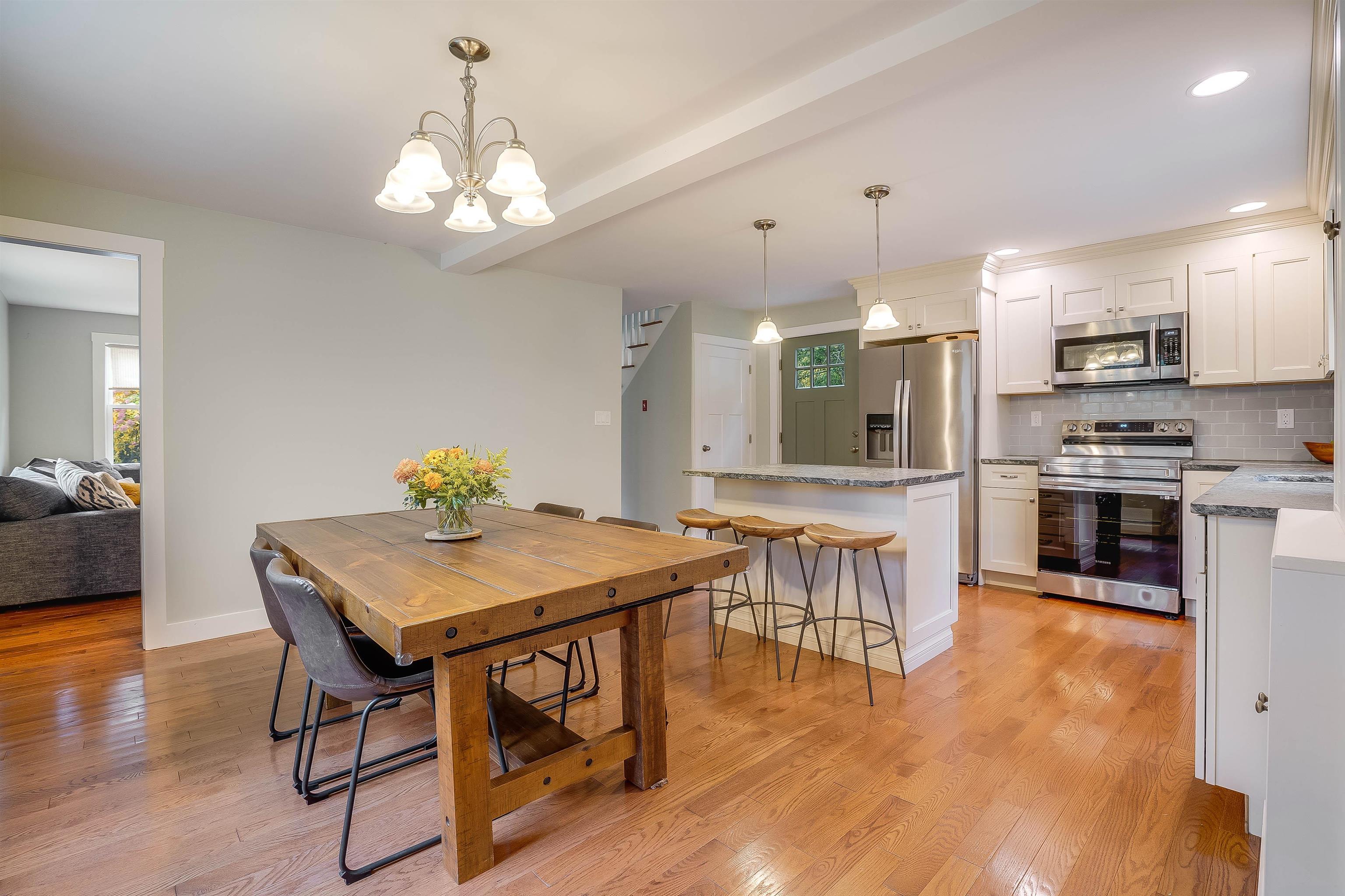 8 Friend Street Epping, NH 03042 - Photo 4 of 40