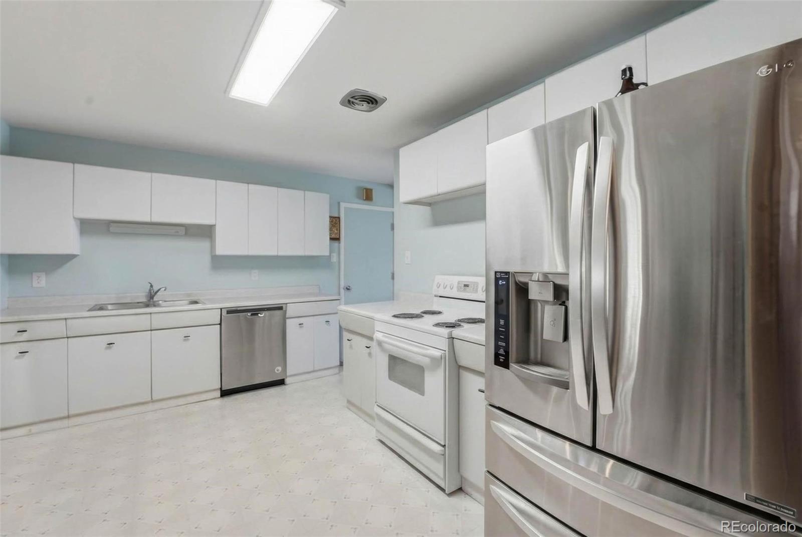 2927 South Stuart Street Denver, CO 80236 - Photo 2 of 40
