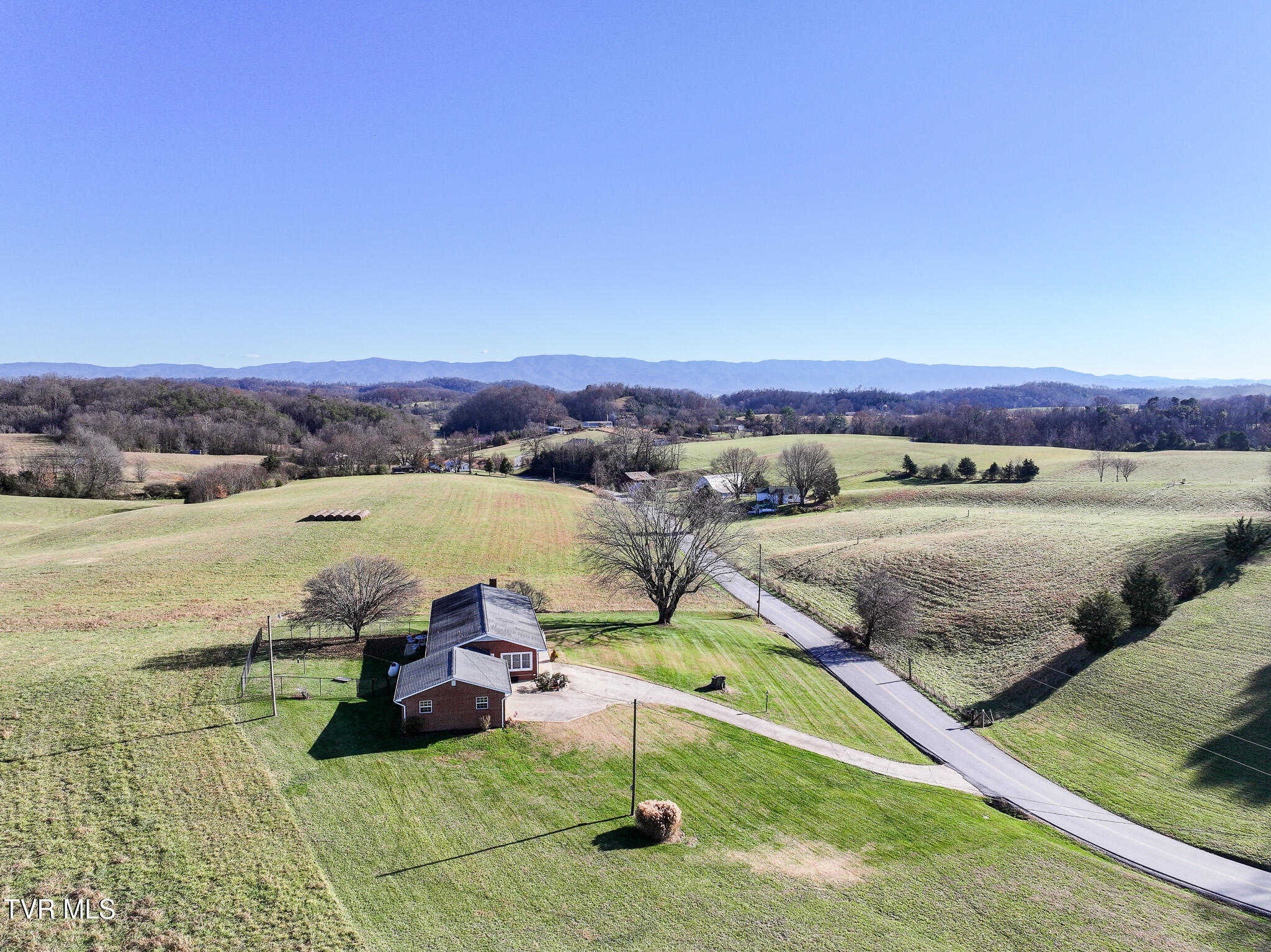 440 Walkertown Road Chuckey, TN 37641 - Photo 47 of 49 DJI_20251121171144_0090_D
