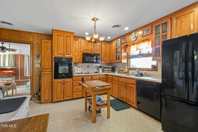 $359,900 | 440 Walkertown Road, Chuckey, TN 37641