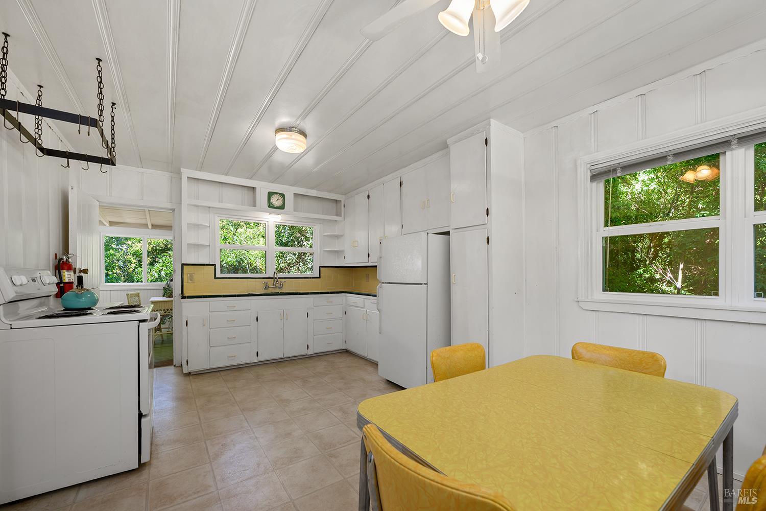 10590 Grays Road Forestville, CA 95436 - Photo 4 of 38
