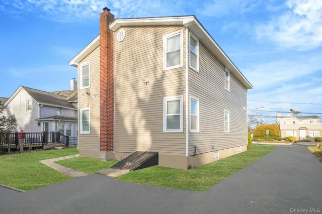 $3,495 | 130 5th Avenue, Bay Shore, NY 11706