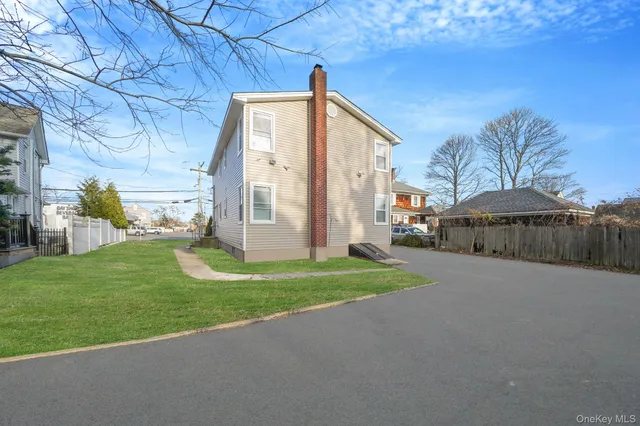 $3,495 | 130 5th Avenue, Bay Shore, NY 11706