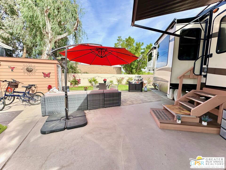 69801 Ramon Road, Unit 266 Cathedral City, CA 92234 - Photo 18 of 23 an outdoor space with seating
