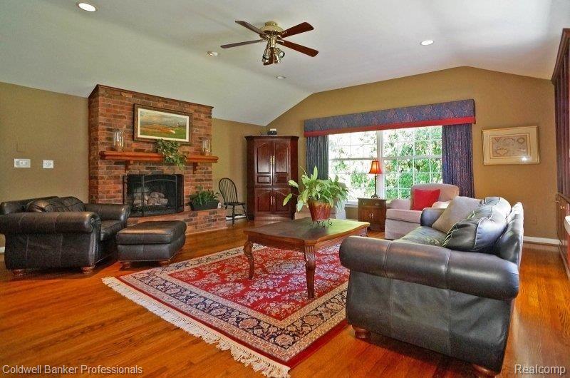 725 Half Moon Road Bloomfield Hills, MI 48301 - Photo 7 of 25 FR with FP & Elevated Ceiling