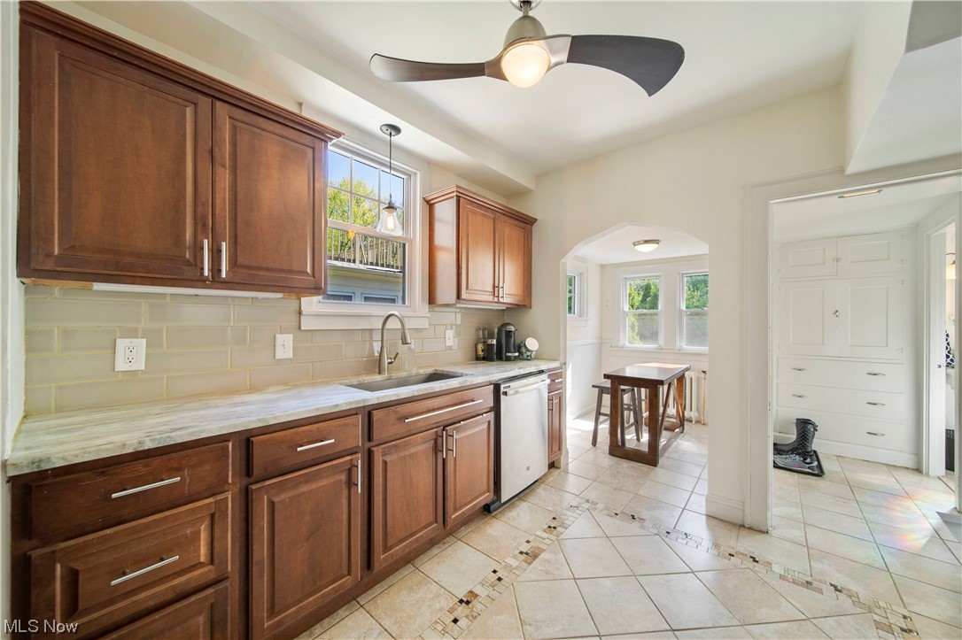 2569 Princeton Road Cleveland, OH 44118 - Photo 9 of 34