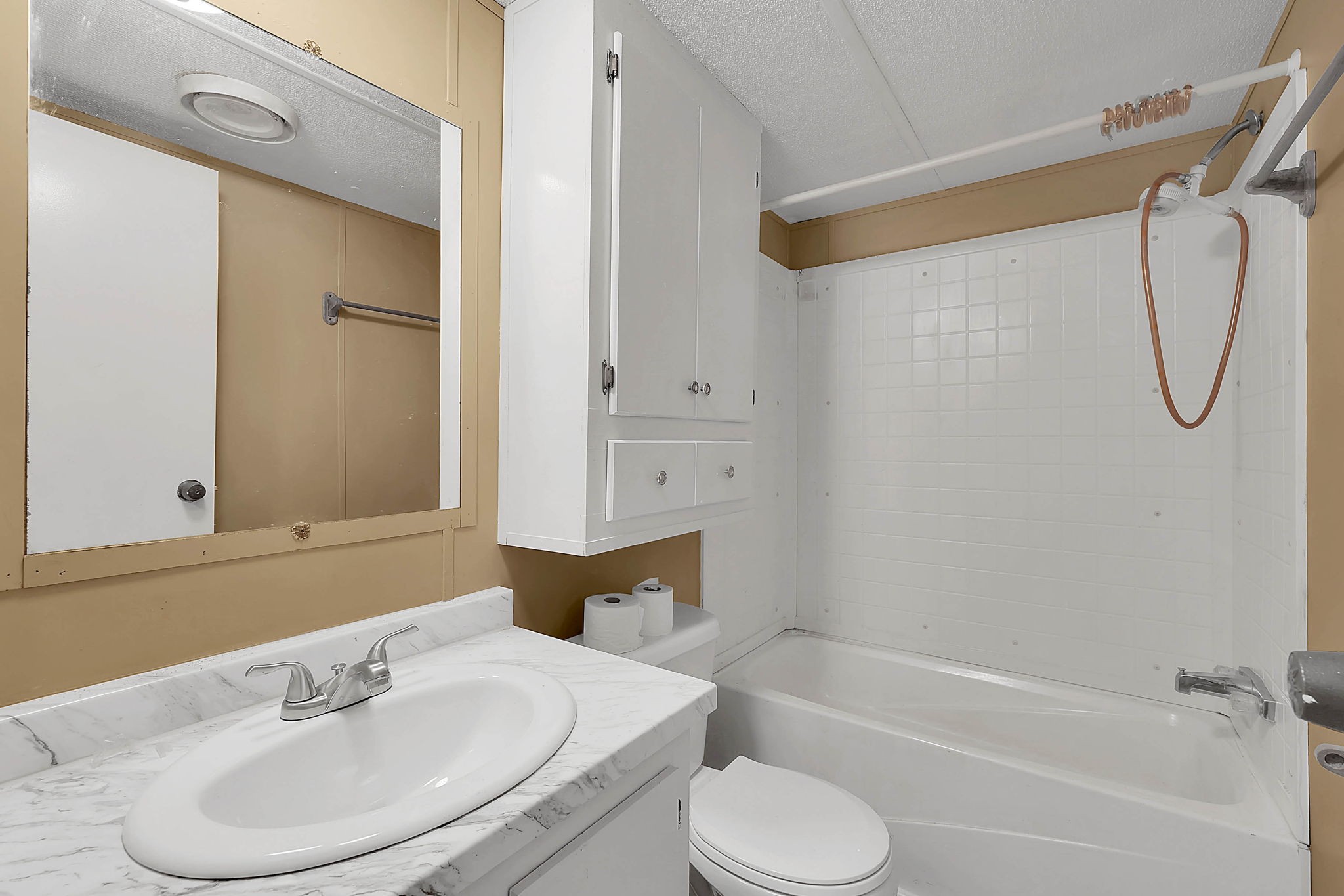 660 Rogues Fork Road Bethpage, TN 37022 - Photo 14 of 55 a bathroom with a sink toilet and a bathtub