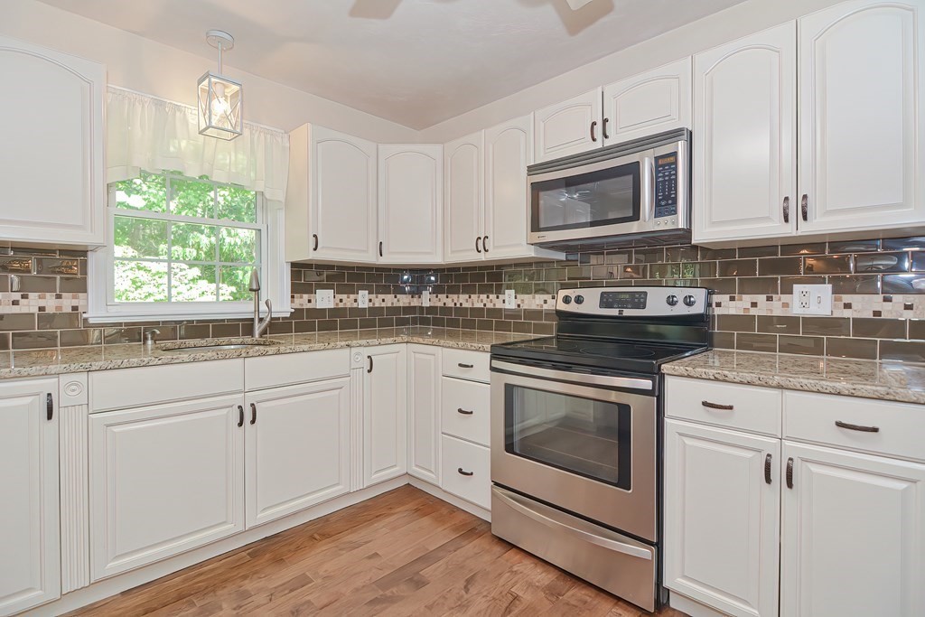 6 Gradie Way Hopkinton, MA 01748 - Photo 3 of 37 Gallery Image 3