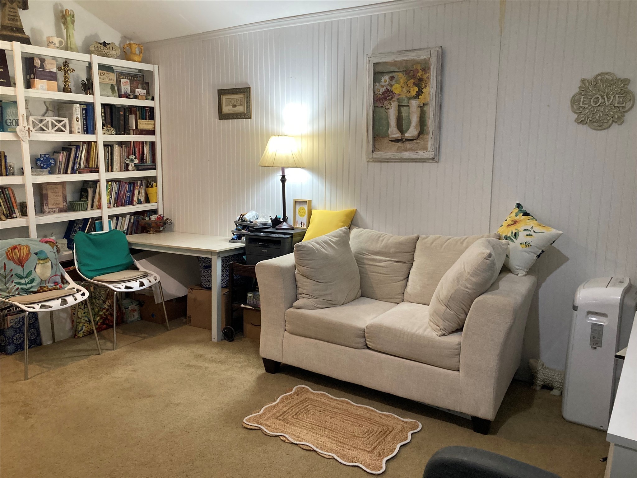 204 Knottypine Livingston, TX 77351 - Photo 14 of 30 a living room with furniture and a book shelf