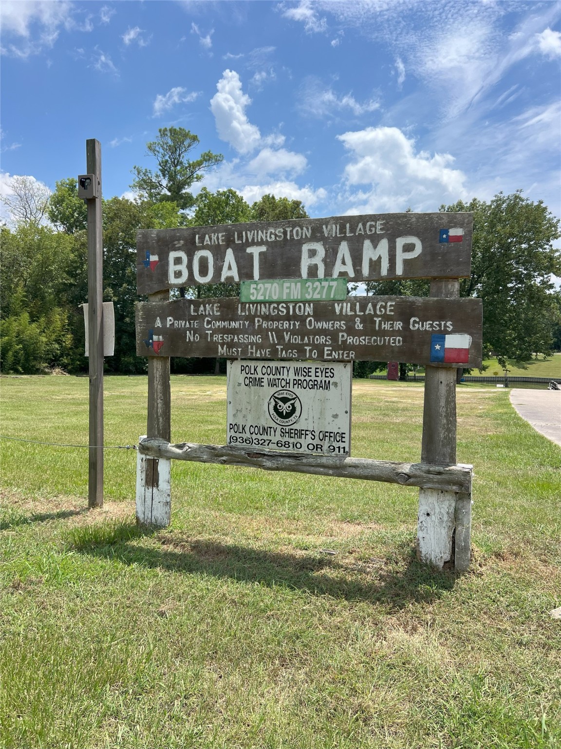 204 Knottypine Livingston, TX 77351 - Photo 24 of 30 a front view of a house with a yard