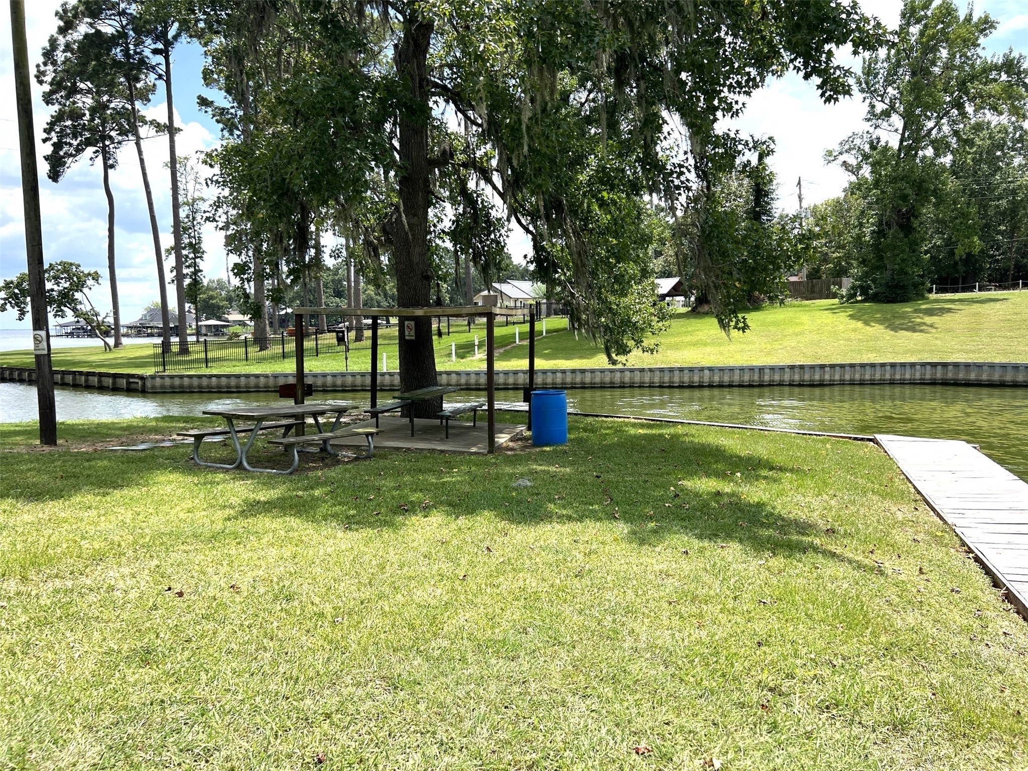204 Knottypine Livingston, TX 77351 - Photo 26 of 30 a view of swimming pool