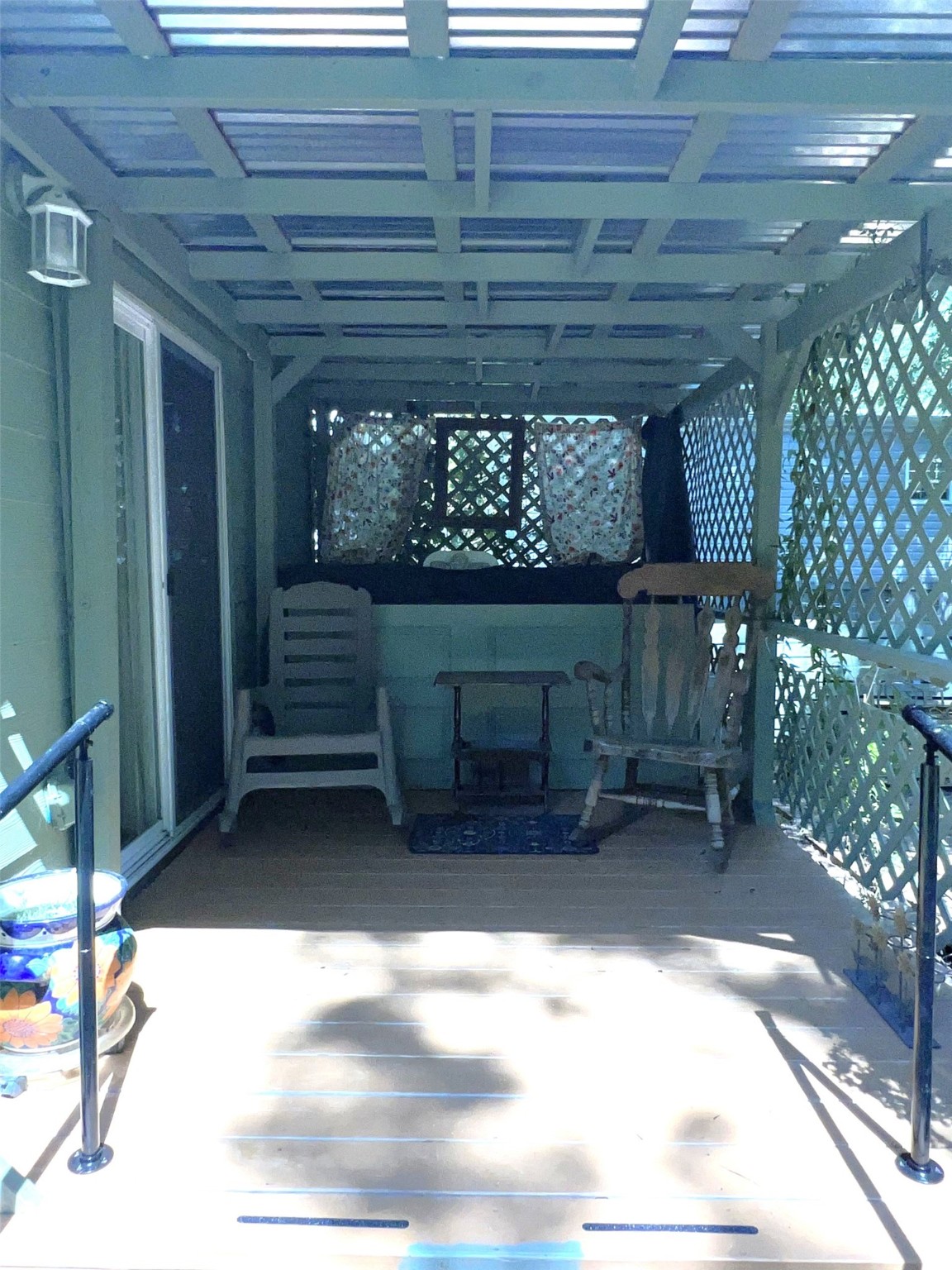 204 Knottypine Livingston, TX 77351 - Photo 10 of 30 a view of a garage door