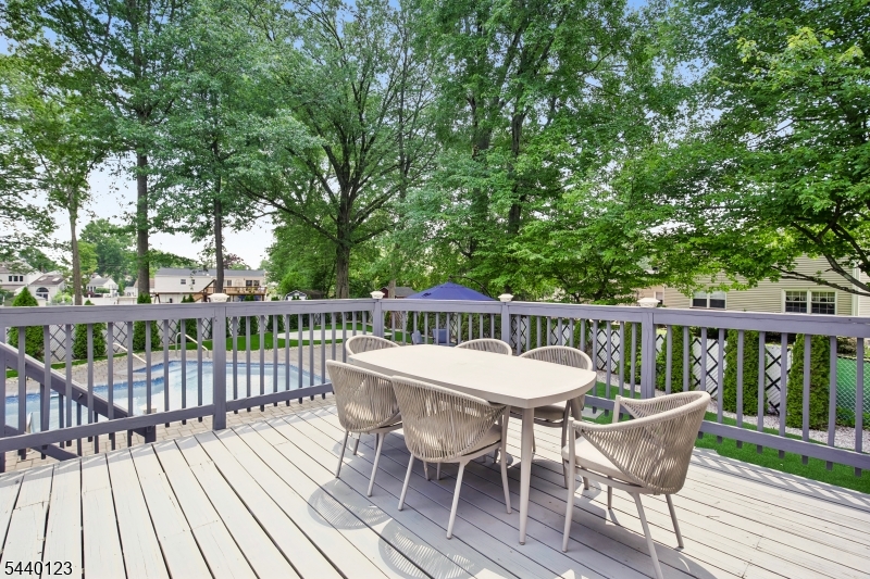22 Woodhaven Road Parsippany, NJ 07054 - Photo 9 of 49