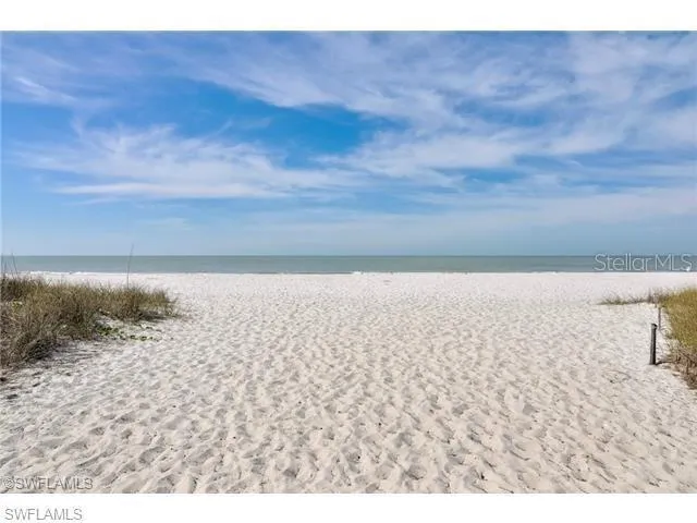 $3,500 | 1900 Alamanda Drive, Unit 305, Naples, FL 34102