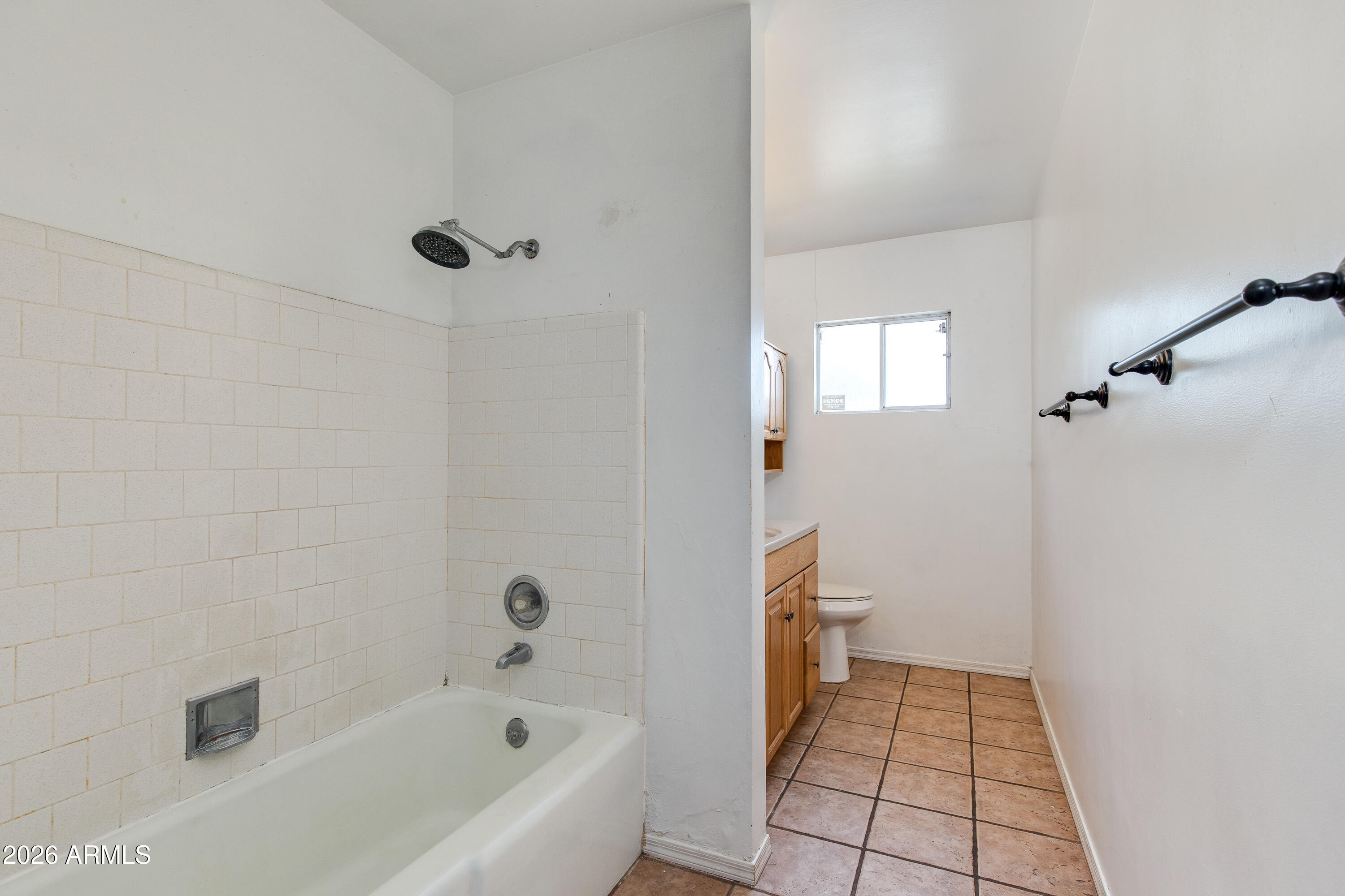 1524 West Ocotillo Road Phoenix, AZ 85015 - Photo 23 of 29 a bathroom with a bathtub and toilet