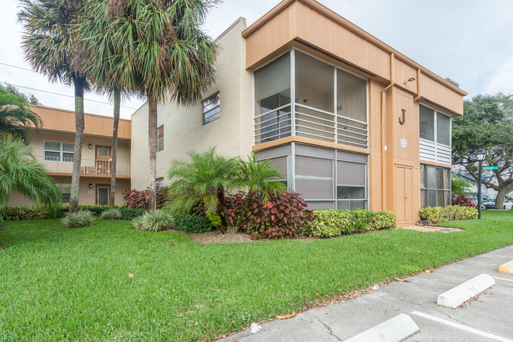 479 Normandy Lane Delray Beach, FL 33484 - Photo 3 of 31 Hunt-115