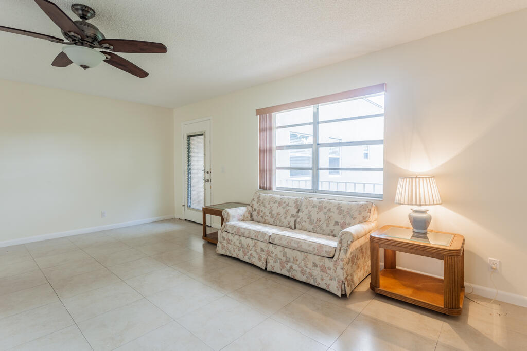 479 Normandy Lane Delray Beach, FL 33484 - Photo 6 of 31 Hunt-120