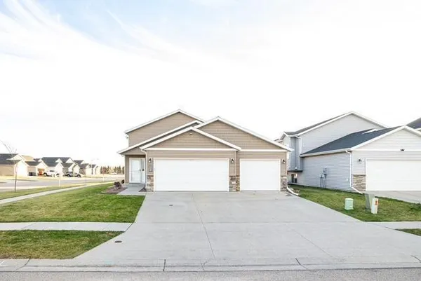 $379,900 | 3053 38th Avenue South, Moorhead, MN 56560