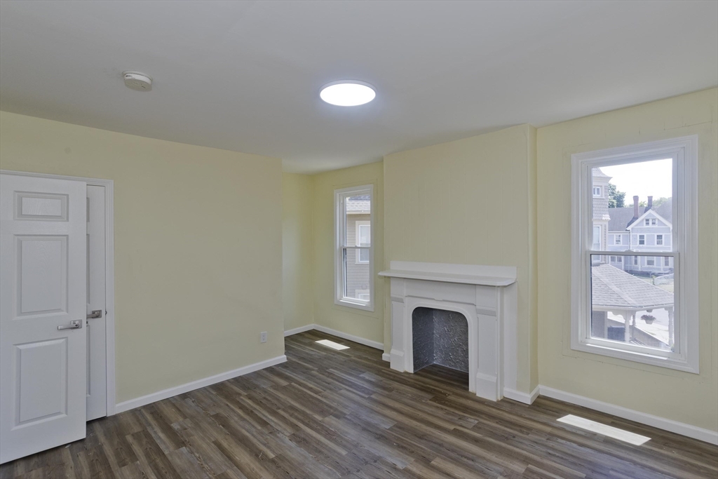 205 St James Avenue Springfield, MA 01109 - Photo 13 of 28