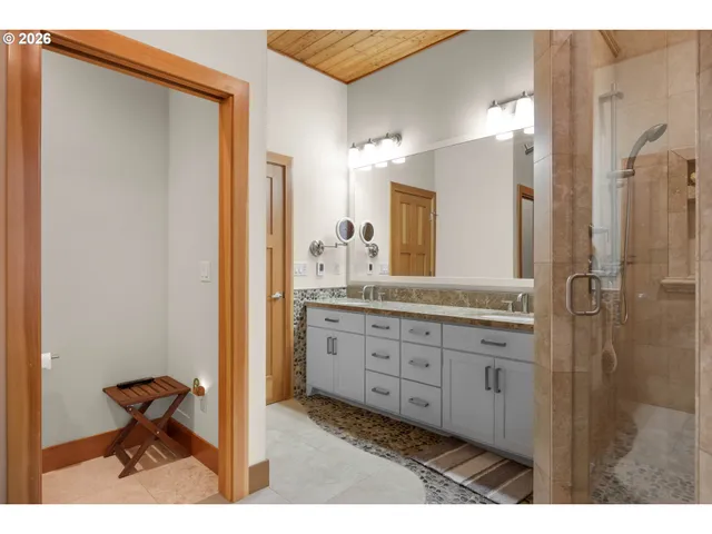 $1,099,000 | 230 Anderson Lane, Roseburg, OR 97470