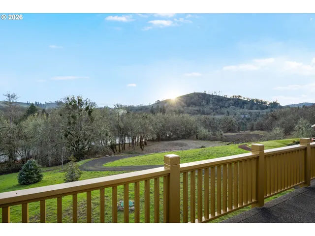 $1,099,000 | 230 Anderson Lane, Roseburg, OR 97470