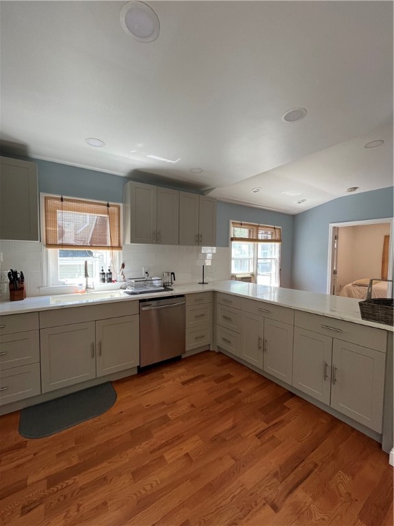 33 Young Street Newport, RI 02840 - Photo 7 of 29