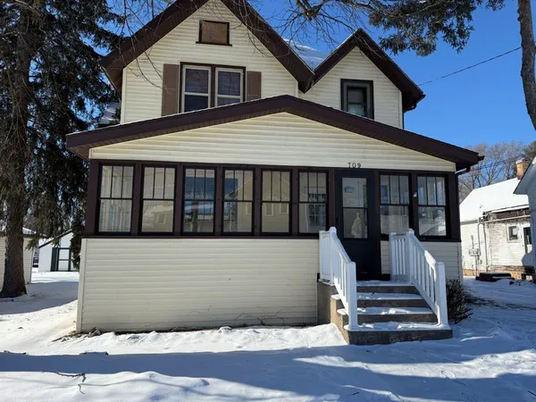 $160,900 | 709 North Main Street, Marion, WI 54950