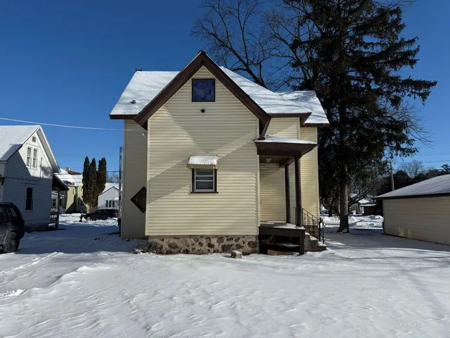 $160,900 | 709 North Main Street, Marion, WI 54950