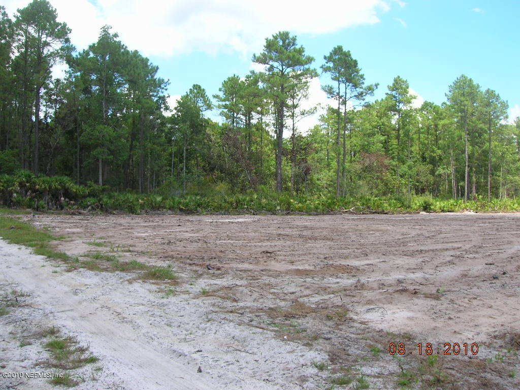 180 Pettit Road Crescent City, FL 32112 - Photo 4 of 9 Property to Left