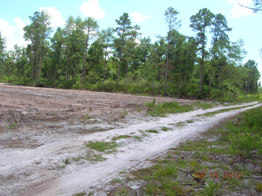 180 Pettit Road Crescent City, FL 32112 - Photo 5 of 9 Property to right