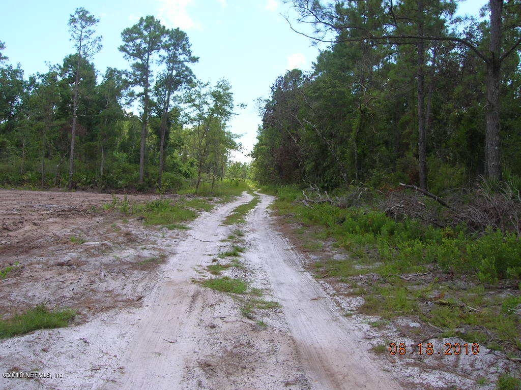 180 Pettit Road Crescent City, FL 32112 - Photo 7 of 9 Road to West