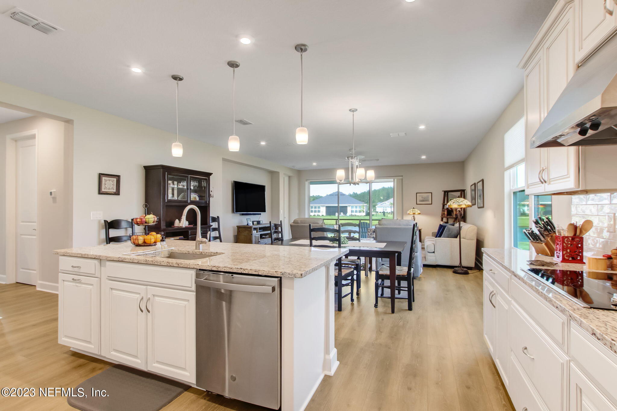 85276 Berryessa Way Yulee, FL 32097 - Photo 19 of 42 a view of a kitchen and dining area