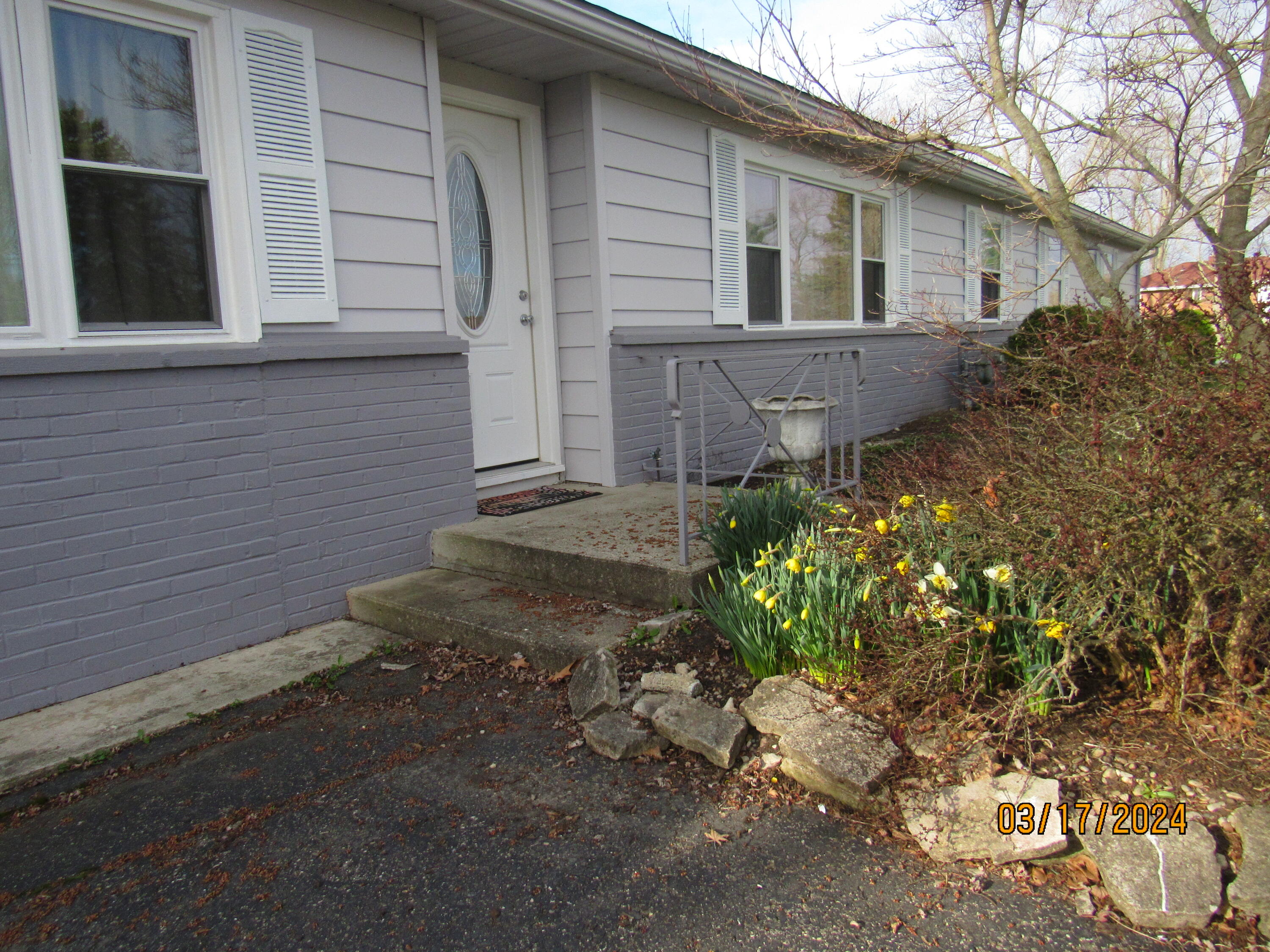 2132 West Mile Road Springfield, OH 45503 - Photo 2 of 60