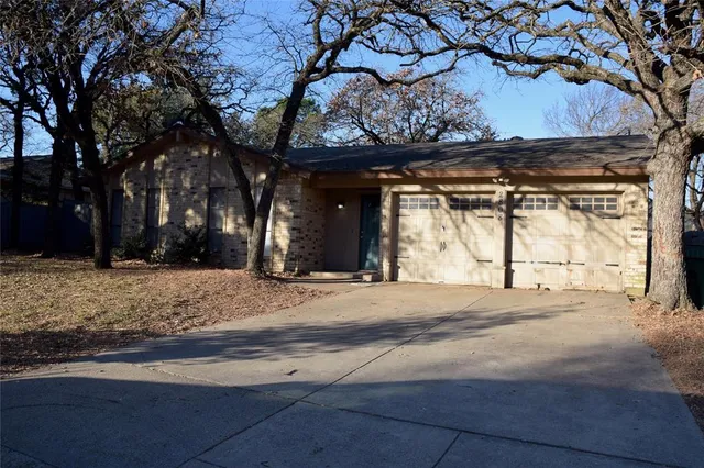 $2,150 | 2808 Bent Tree Lane, Arlington, TX 76016