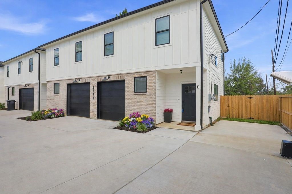 4723 Mallow Street, Unit B Houston, TX 77033 - Photo 1 of 27