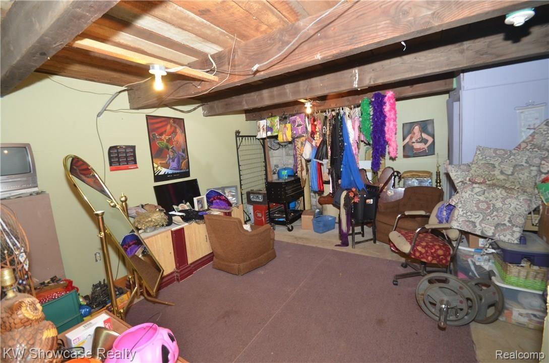 3035 North Hickory Ridge Road Highland, MI 48357 - Photo 15 of 25 LL REC ROOM.JPG