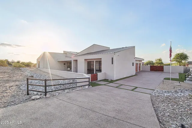 a view of a house with backyard and sitting area