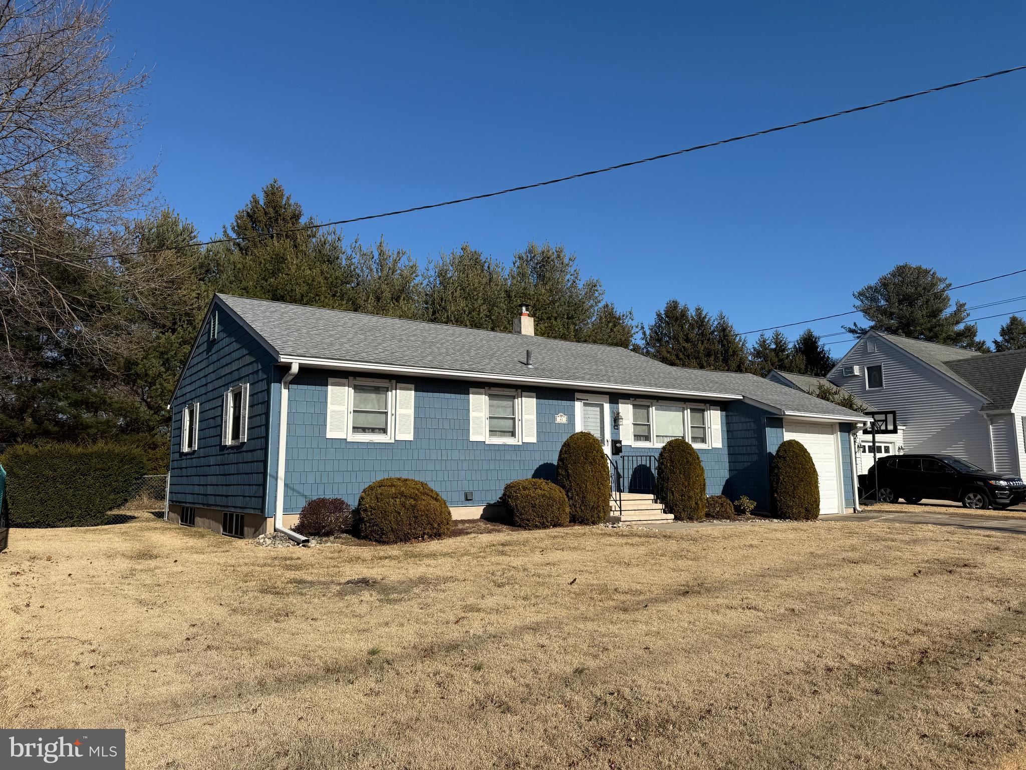 41 Goeke Drive Hamilton, NJ 08610 - Photo 2 of 26