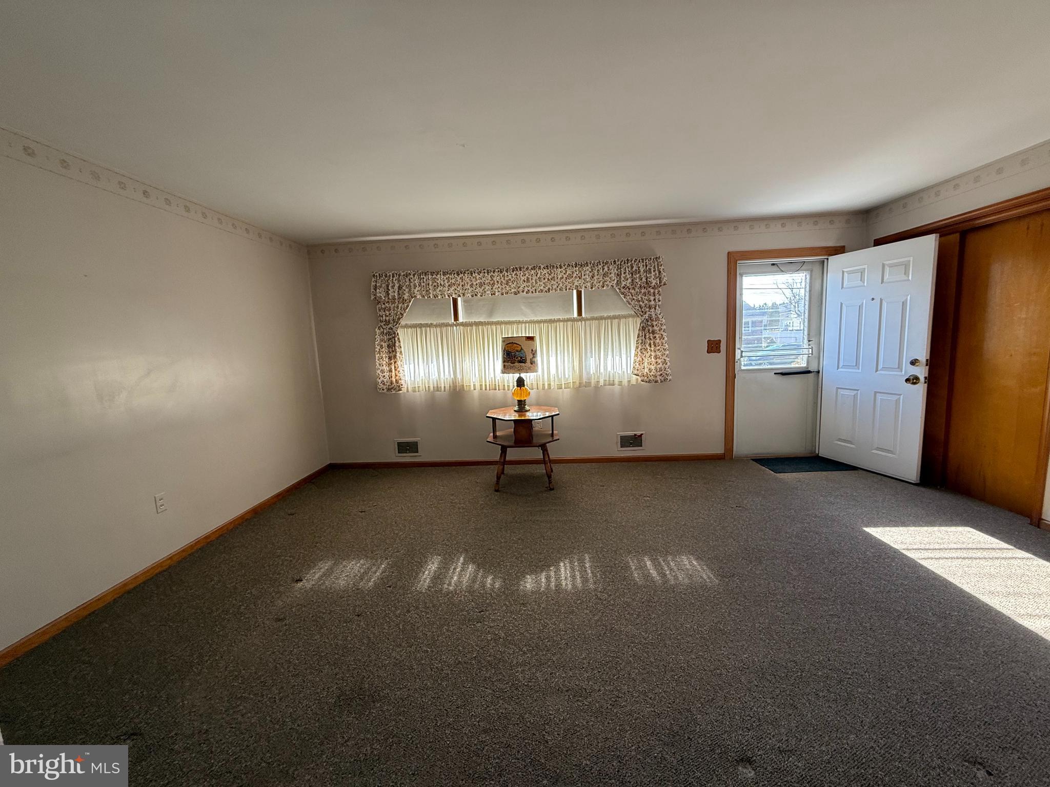 41 Goeke Drive Hamilton, NJ 08610 - Photo 5 of 26