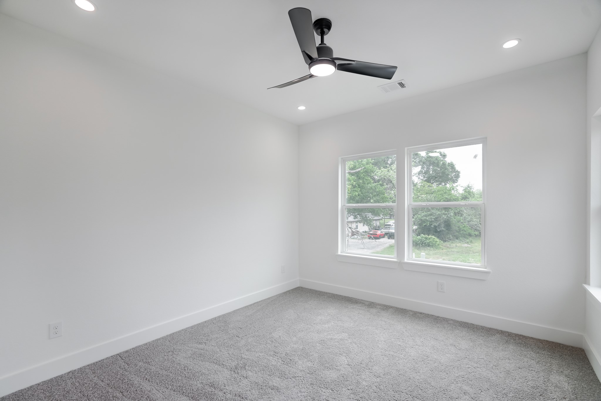 7903 Sunnyhill Street Houston, TX 77088 - Photo 20 of 33 an empty room with a window