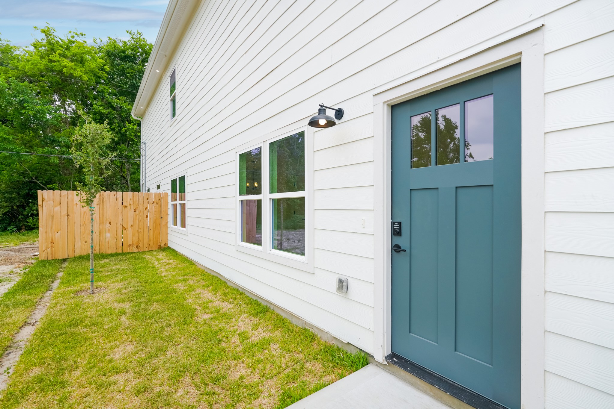 7903 Sunnyhill Street Houston, TX 77088 - Photo 3 of 33 a view of a house with a backyard and a window