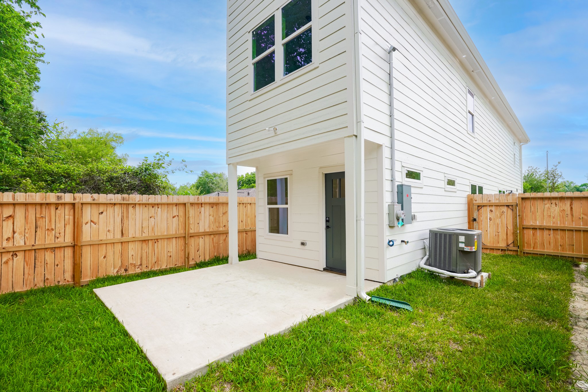 7903 Sunnyhill Street Houston, TX 77088 - Photo 32 of 33 a view of a backyard with barn