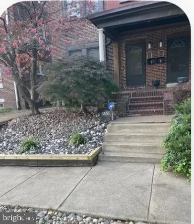 a view of a backyard of the house
