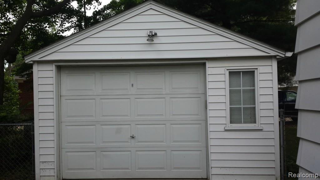 2411 Crooks Road Royal Oak, MI 48073 - Photo 18 of 19 20140705_153627.jpg