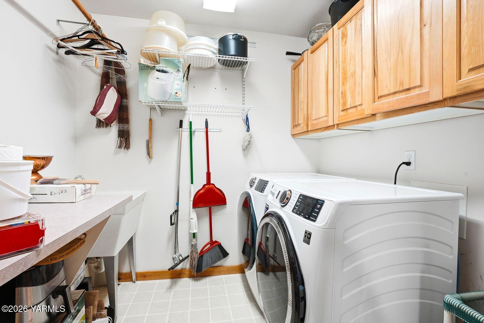 5005 Gamache Road Moxee, WA 98936 - Photo 42 of 48 39 - DedicatedLaundry