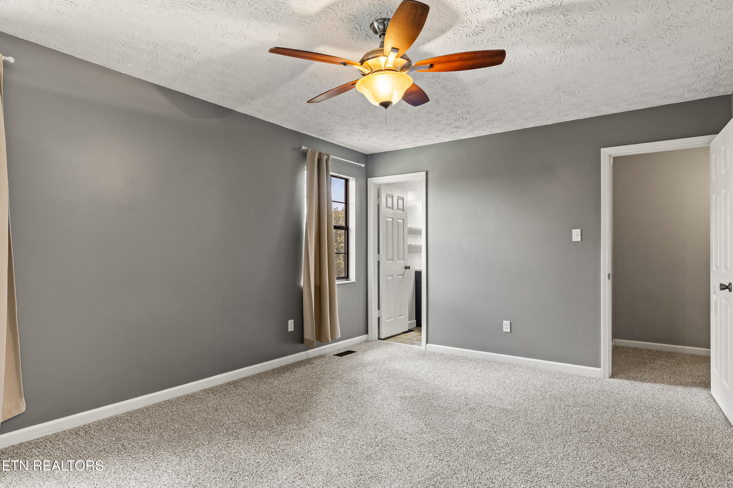 2423 Chimney Ridge Road Knoxville, TN 37923 - Photo 19 of 37 Primary Bedroom