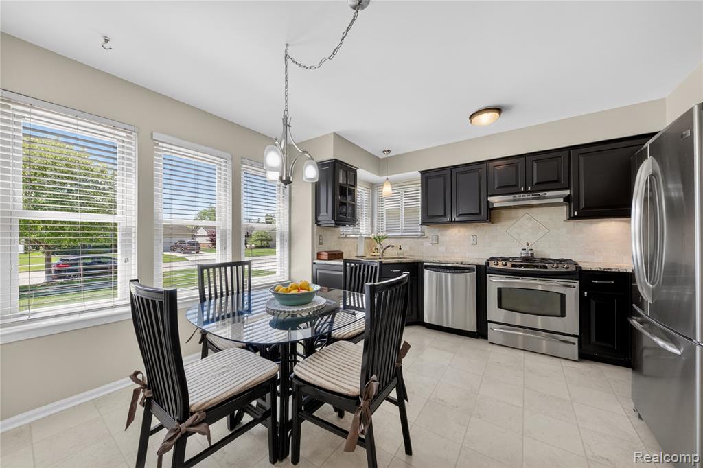 44570 Ridgefield Road Canton, MI 48188 - Photo 6 of 31