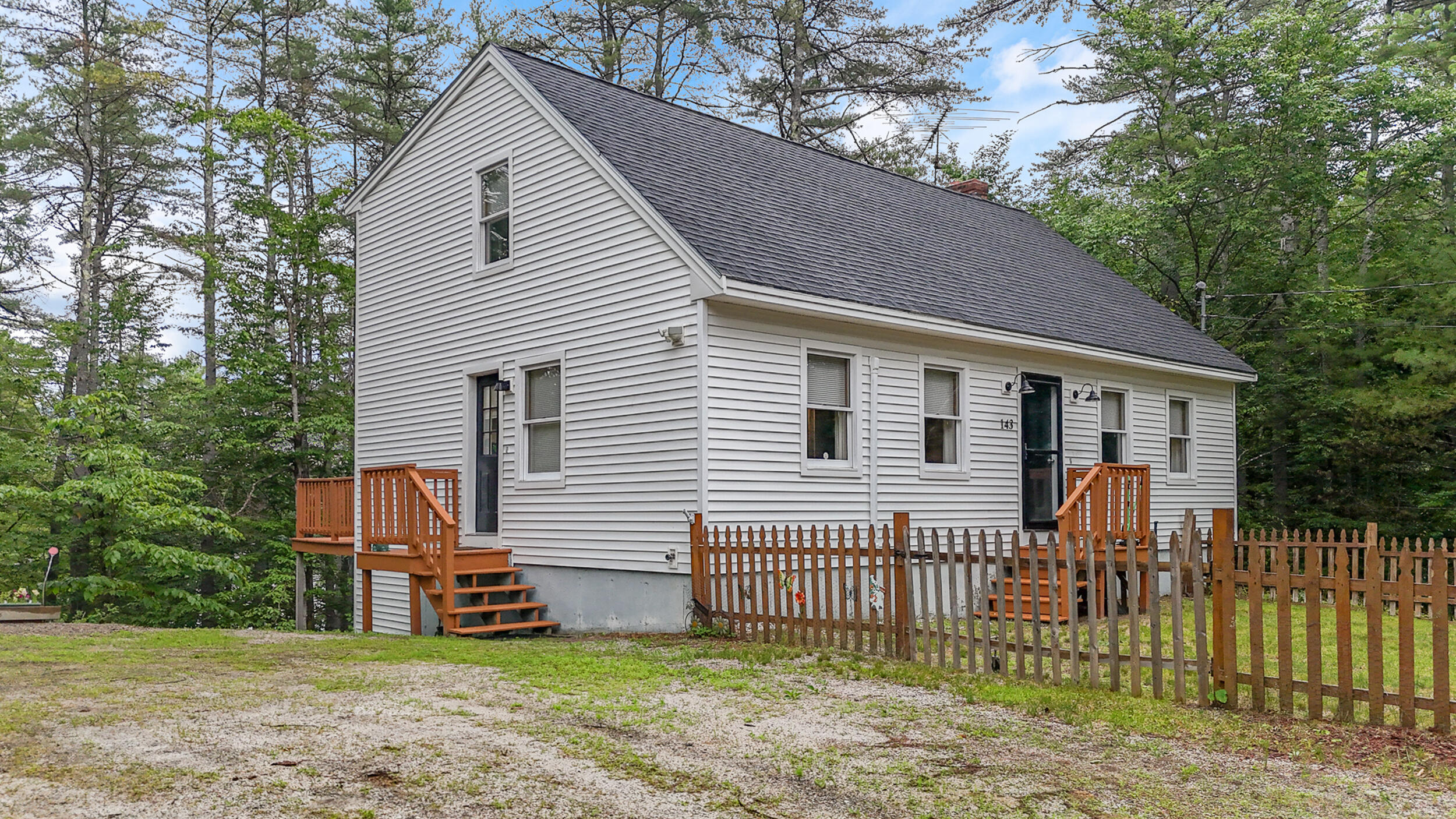 143 Old Portland Road Waterboro, ME 04061 - Photo 3 of 36 143 side of house